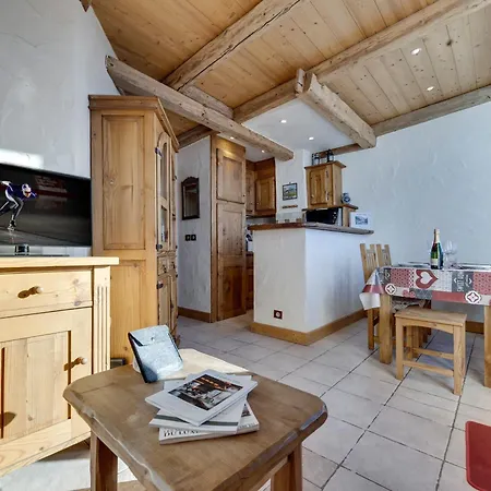 Cosy Avec Balcon, Wi-fi Et Parking A La Rosiere - Fr-1-690-31 *